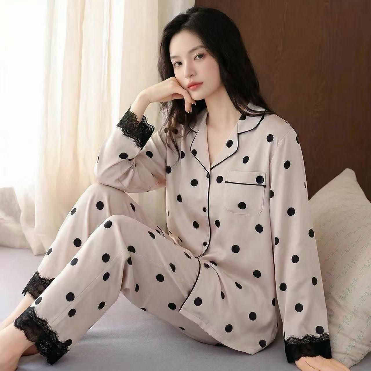 Polka Dot Women s Ice Silk Pajama Set - Elegant, Stylish, Luxurious Homewear M
Polka Dot Women s Ice Silk Pajama Set - Elegant, Stylish, Luxurious Homewear M