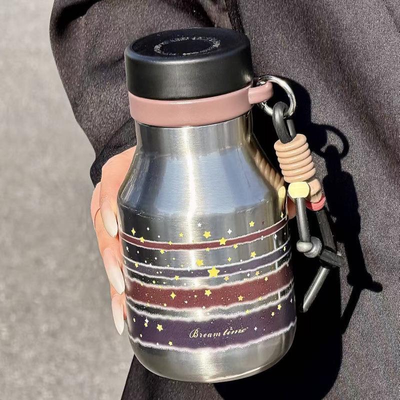 Insulated Cartoon Star Water Bottle for Kids with Lanyard 480ML зірка/чорний
Insulated Cartoon Star Water Bottle for Kids with Lanyard 480ML зірка/чорний