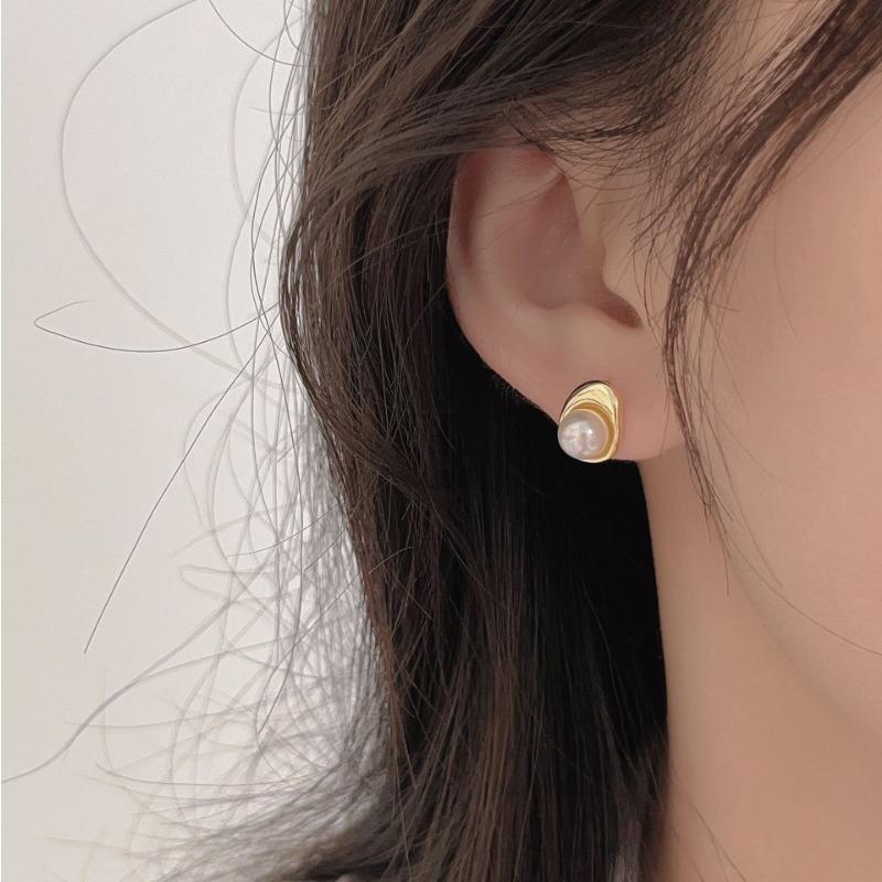 Новые жемчужные геометрические серьги-пусеты особой формы женские универсальные серьги нишевого дизайна серьги в стиле инс
Новые жемчужные геометрические серьги-пусеты особой формы женские универсальные серьги нишевого дизайна серьги в стиле инс