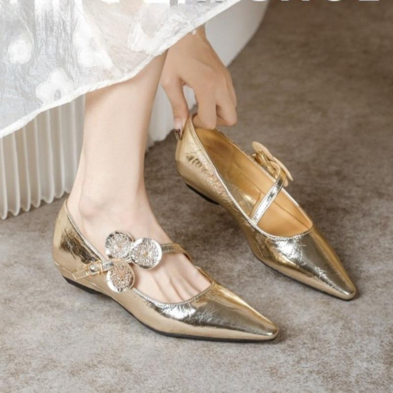 Модные туфли-лодочки на низком каблуке с внутренней высотой, новая осенняя модель, с острым носком и мелким вырезом, на ремешке-слинге, с мягкой подошвой, нескользящие, с низким верхом 39 золотой
Модные туфли-лодочки на низком каблуке с внутренней высотой, новая осенняя модель, с острым носком и мелким вырезом, на ремешке-слинге, с мягкой подошвой, нескользящие, с низким верхом 39 золотой