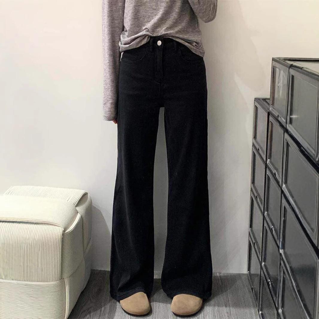 Black High-Waist Wide Leg Women s Jeans - Spring/Autumn 2025 Collection, Floor-Length Slimming Trend. M
Black High-Waist Wide Leg Women s Jeans - Spring/Autumn 2025 Collection, Floor-Length Slimming Trend. M