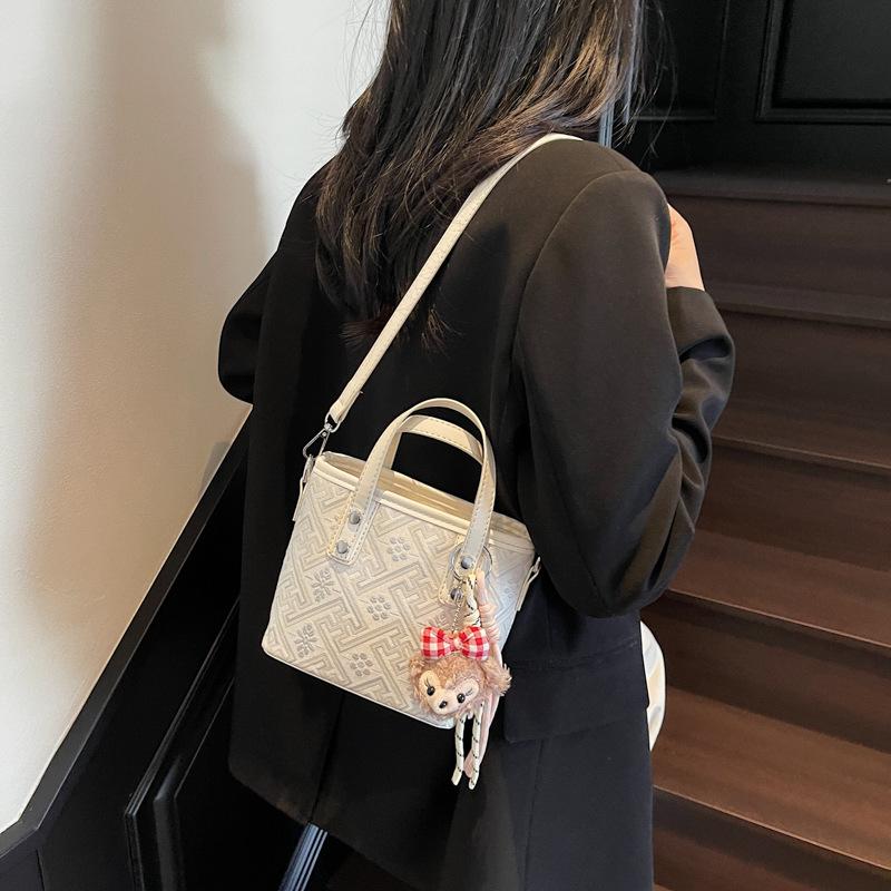 Summer popular small bag women 2025 new fashion versatile shoulder messenger bag portable bucket bag
Summer popular small bag women 2025 new fashion versatile shoulder messenger bag portable bucket bag
