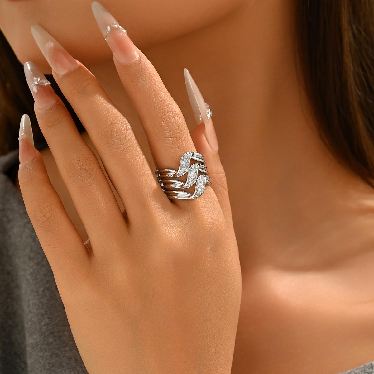 Multi-Layer Leaf Shaped CZ Ring Textured Metal Paved Zircon Wide Band Ring Dainty Fashion Jewelry for Daily Wear
Multi-Layer Leaf Shaped CZ Ring Textured Metal Paved Zircon Wide Band Ring Dainty Fashion Jewelry for Daily Wear
