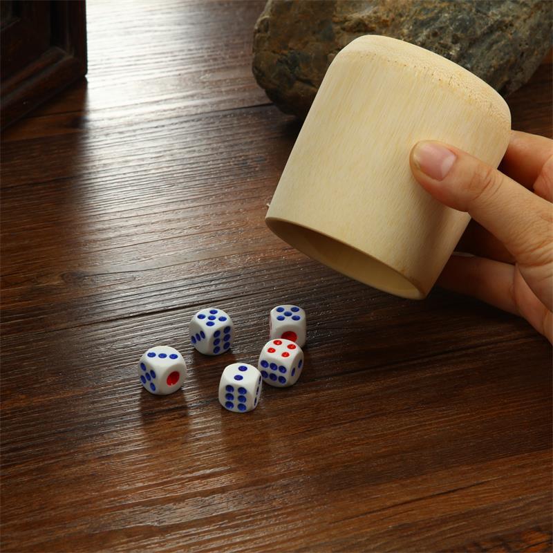 Набор бамбуковых шейкерных стаканов с кубиками
Набор бамбуковых шейкерных стаканов с кубиками