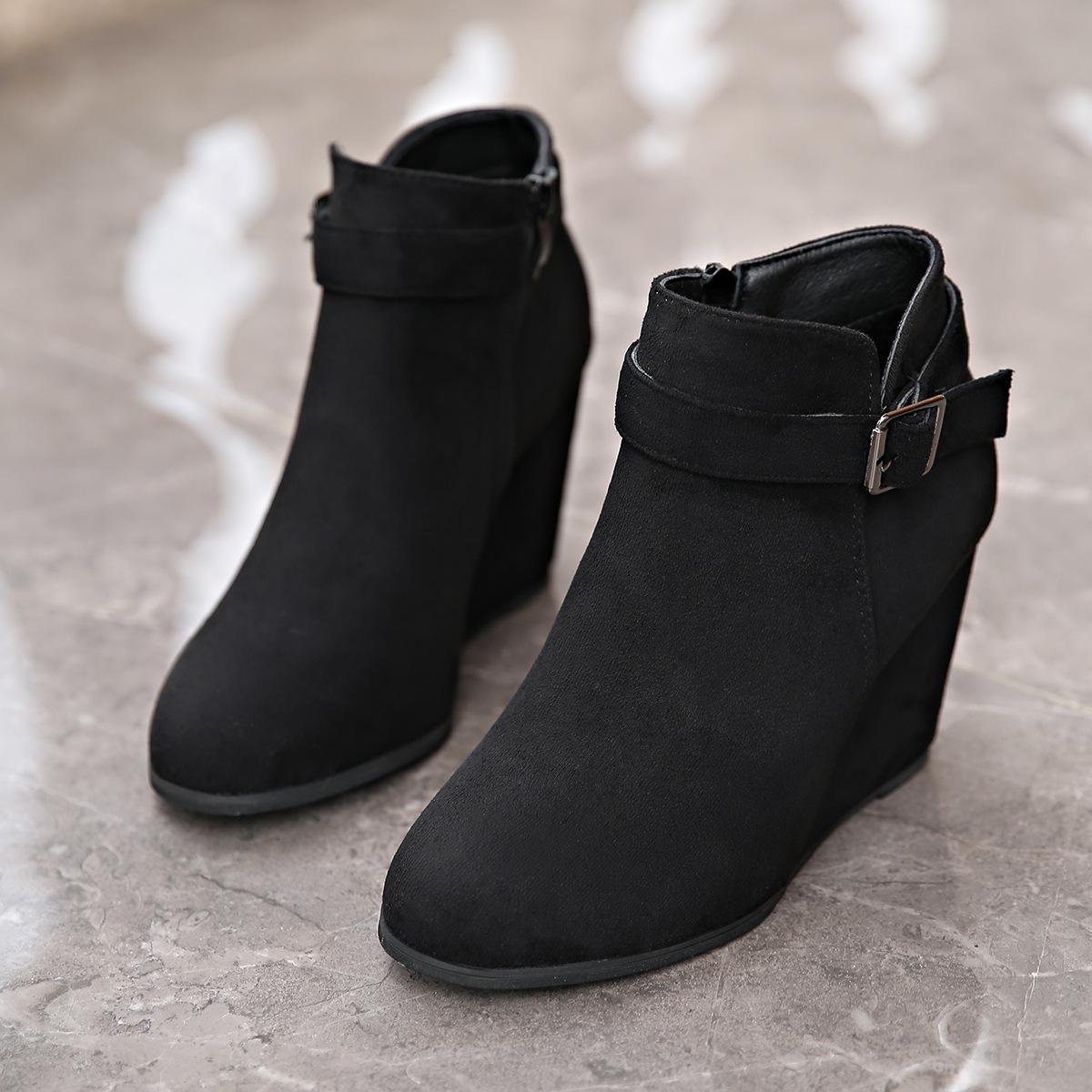 British suede thick heel Martin boots women s autumn 2025 new Korean version pointed belt buckle thick heel short boots women 35
British suede thick heel Martin boots women s autumn 2025 new Korean version pointed belt buckle thick heel short boots women 35