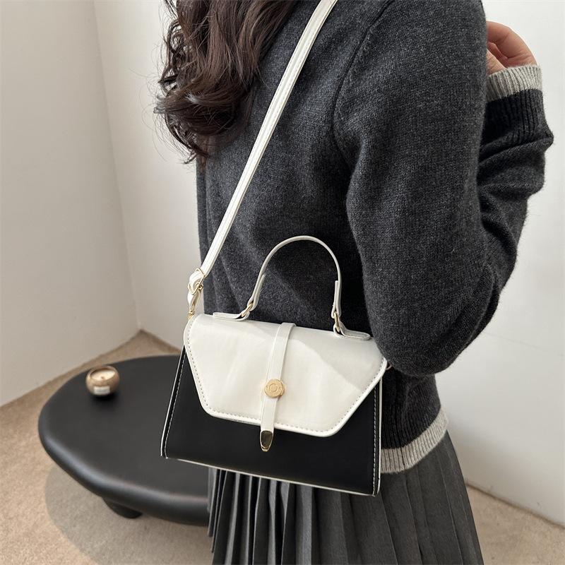 Personalized trend belt simple color matching new fashion single shoulder portable crossbody small square bag woman темно-коричневого кольору
Personalized trend belt simple color matching new fashion single shoulder portable crossbody small square bag woman темно-коричневого кольору