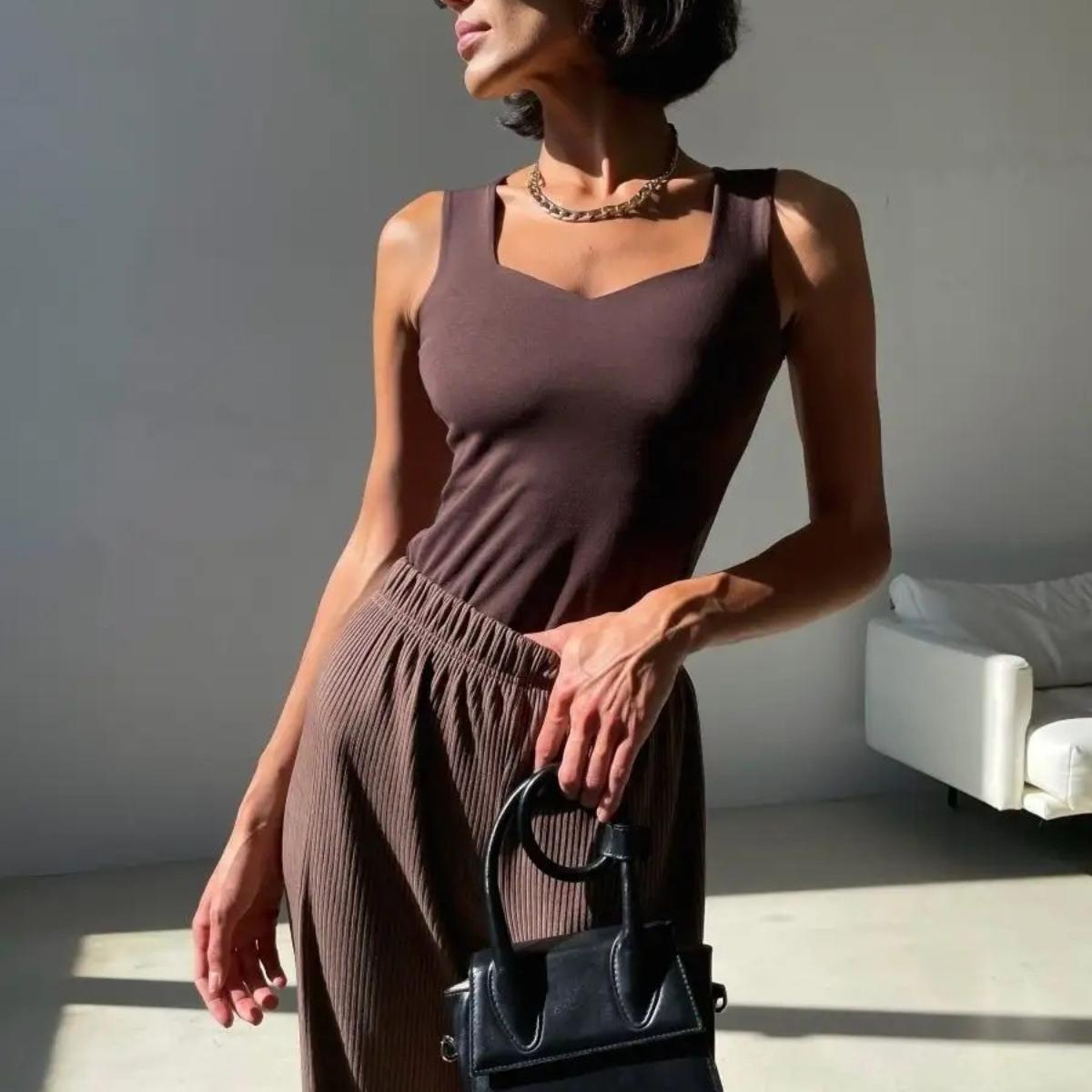 Обтягивающий топ без рукавов 5XL коричневый
Обтягивающий топ без рукавов 5XL коричневый