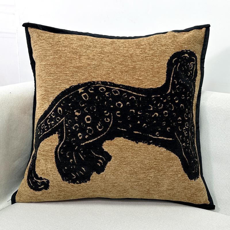Retro Leopard Throw Pillow Cover Elegant Jacquard Cushion Cover Home Sofa Decor Vintage Cheetah Bamboo Embroidered Pillowcase 30x50cm
Retro Leopard Throw Pillow Cover Elegant Jacquard Cushion Cover Home Sofa Decor Vintage Cheetah Bamboo Embroidered Pillowcase 30x50cm