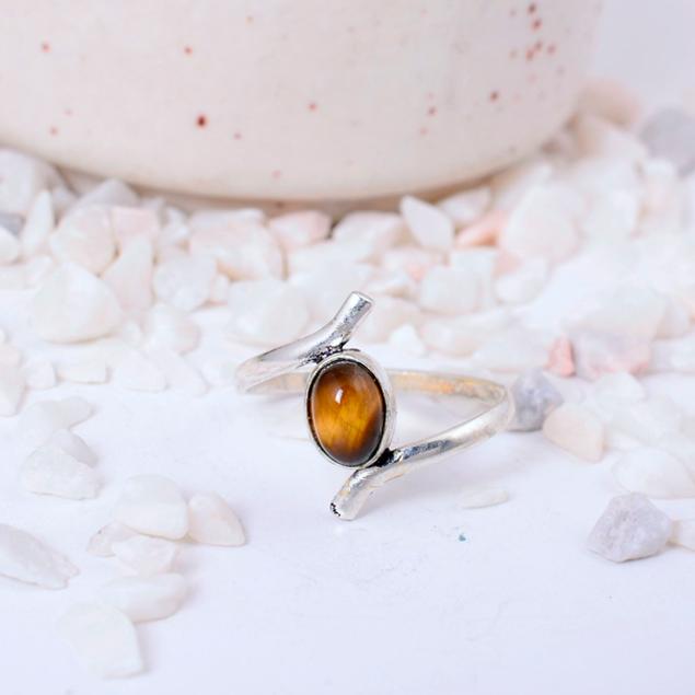 Handcrafted Silver-Toned Ring with an Oval Tiger s Eye Gemstone and Unique Bypass Band Design 11 срібний
Handcrafted Silver-Toned Ring with an Oval Tiger s Eye Gemstone and Unique Bypass Band Design 11 срібний