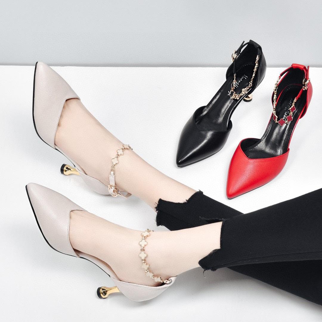 Pointed sandals high heels women s 2025 spring and summer new fairy shoes first layer cowhide hollow chain buckle stiletto women s shoes 34 чёрный
Pointed sandals high heels women s 2025 spring and summer new fairy shoes first layer cowhide hollow chain buckle stiletto women s shoes 34 чёрный