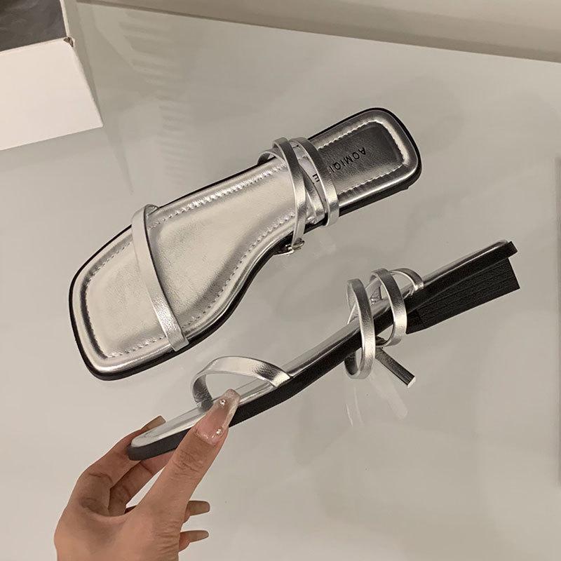 Flat-bottomed silver temperament sandals fairy shoes 2025 summer soft-soled skirt vacation beach strap Roman shoes 40 серебряный
Flat-bottomed silver temperament sandals fairy shoes 2025 summer soft-soled skirt vacation beach strap Roman shoes 40 серебряный