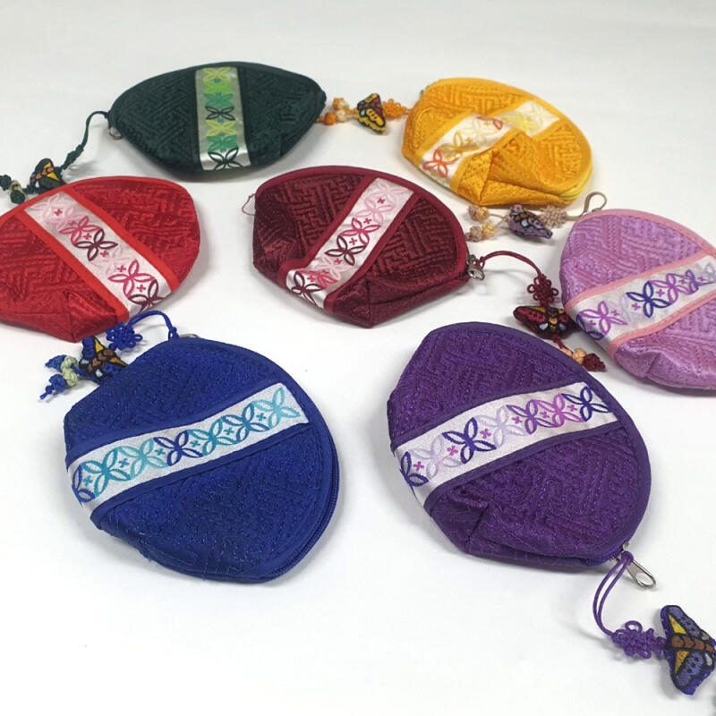 Traditional multi-colored quilted coin purse random color
Traditional multi-colored quilted coin purse random color