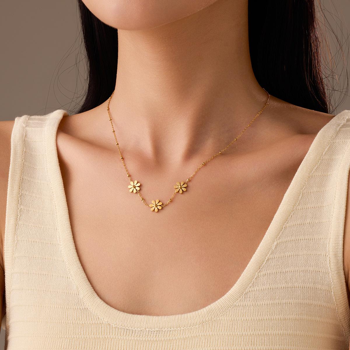 Charm 18k Gold Plated Stainless Steel Rhinestone Flower Necklace For Girls Stylish Waterproof Hypoallergenic Jewelry
Charm 18k Gold Plated Stainless Steel Rhinestone Flower Necklace For Girls Stylish Waterproof Hypoallergenic Jewelry