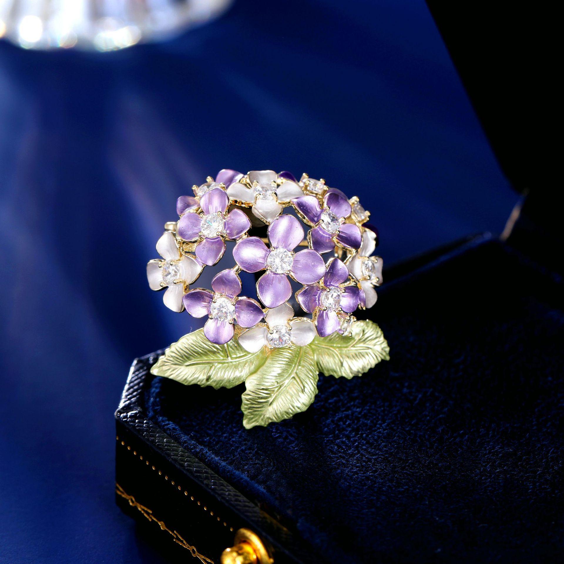 High-end fashion purple hydrangea brooch women s high-end sense light luxury versatile flower pin anti-light accessories corsage фиолетовый
High-end fashion purple hydrangea brooch women s high-end sense light luxury versatile flower pin anti-light accessories corsage фиолетовый