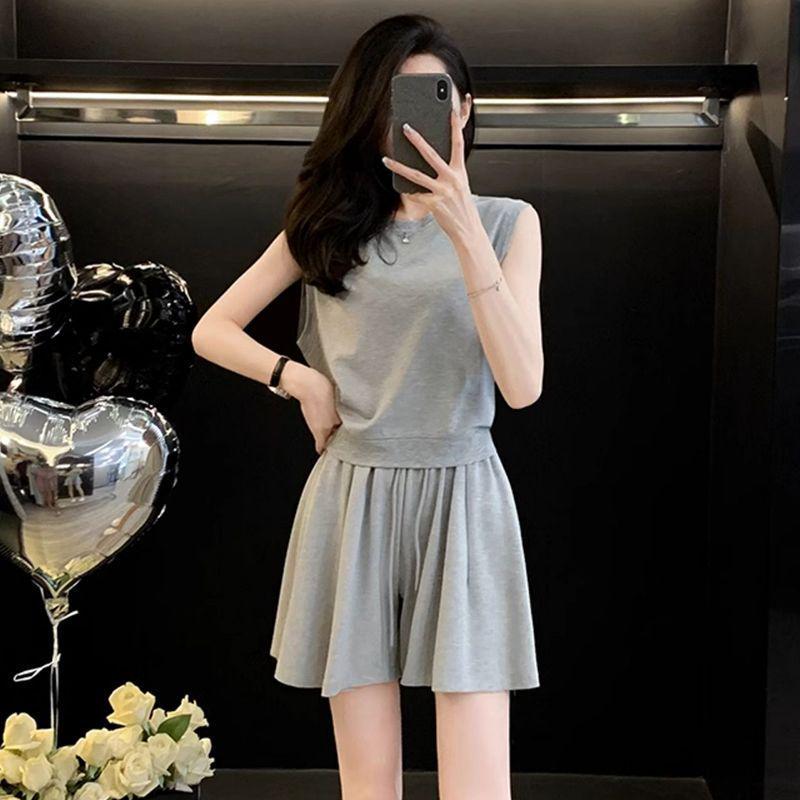 Women s Gray Sleeveless Top & High Waist Shorts - Summer 2025 Casual Sports Set XXL 
Women s Gray Sleeveless Top & High Waist Shorts - Summer 2025 Casual Sports Set XXL