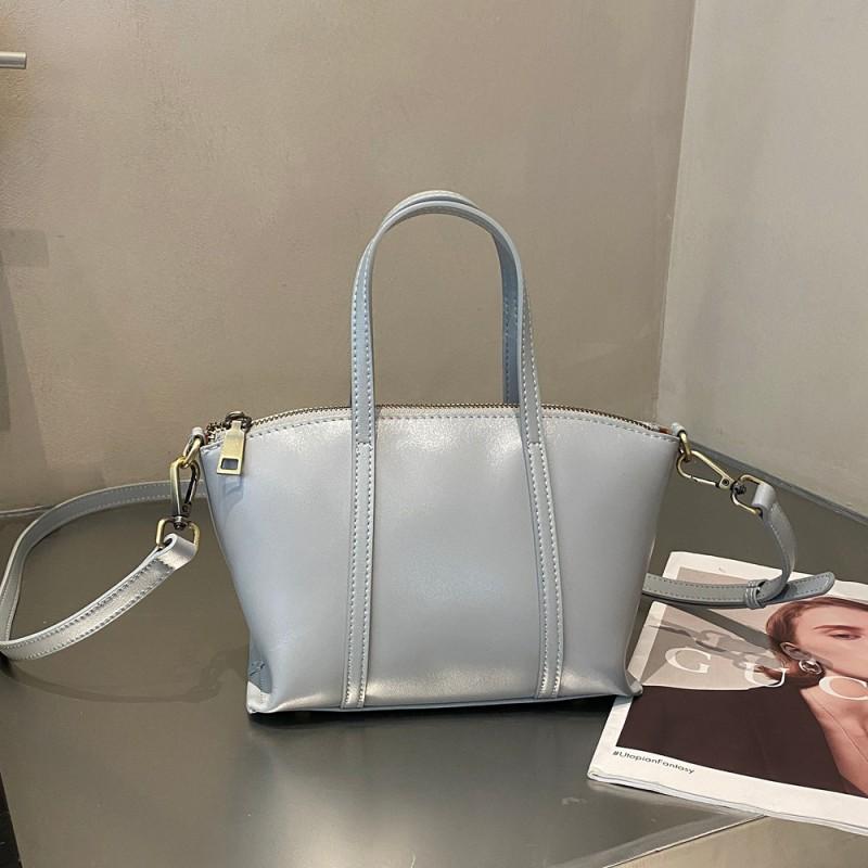 Top Layer Vegetable Tanned Cowhide Women s One-shoulder Cross-body Bag Simple Fashionable Classic Portable Shell 26x9x16cm синій
Top Layer Vegetable Tanned Cowhide Women s One-shoulder Cross-body Bag Simple Fashionable Classic Portable Shell 26x9x16cm синій