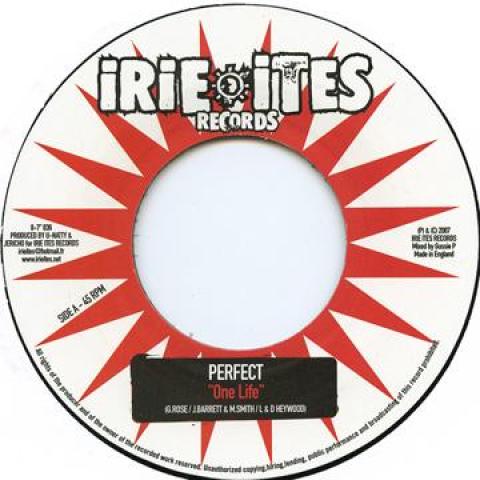 7inch Record PERFECT / LORENZO - One life / Gun Play II7036 Irie Ites 2007 Europe Reggae, Ska & Dub
7inch Record PERFECT / LORENZO - One life / Gun Play II7036 Irie Ites 2007 Europe Reggae, Ska & Dub