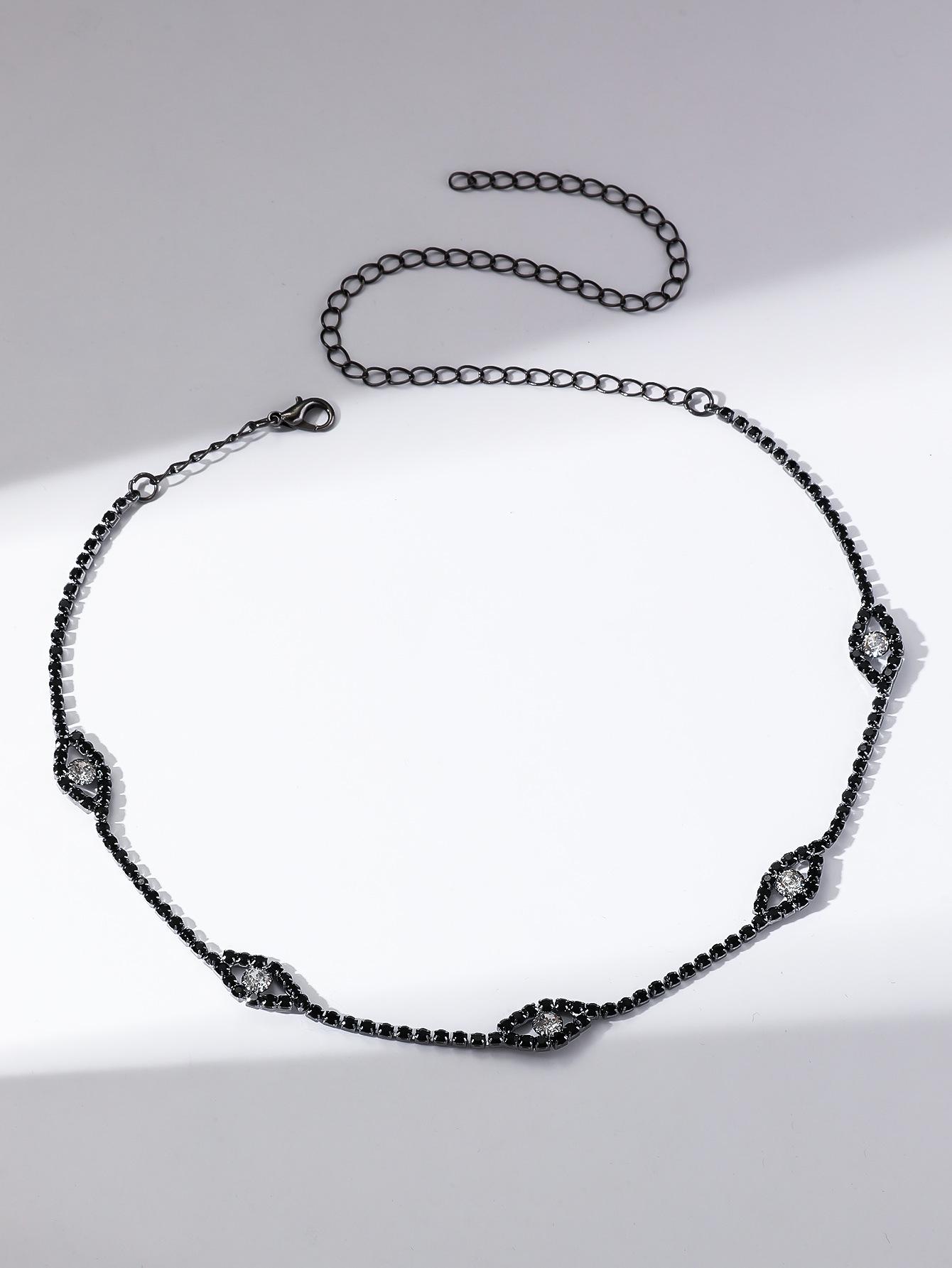 Женское колье-чокер Глаз дьявола с высококачественными стразами чёрный
Женское колье-чокер Глаз дьявола с высококачественными стразами чёрный