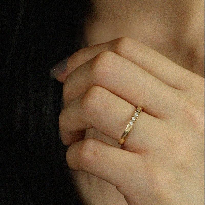 Sparkling CZ Band Ring 925 Sterling Silver Stackable Popular Finger Rings For Women Party Jewelry 5&Gold
Sparkling CZ Band Ring 925 Sterling Silver Stackable Popular Finger Rings For Women Party Jewelry 5&Gold