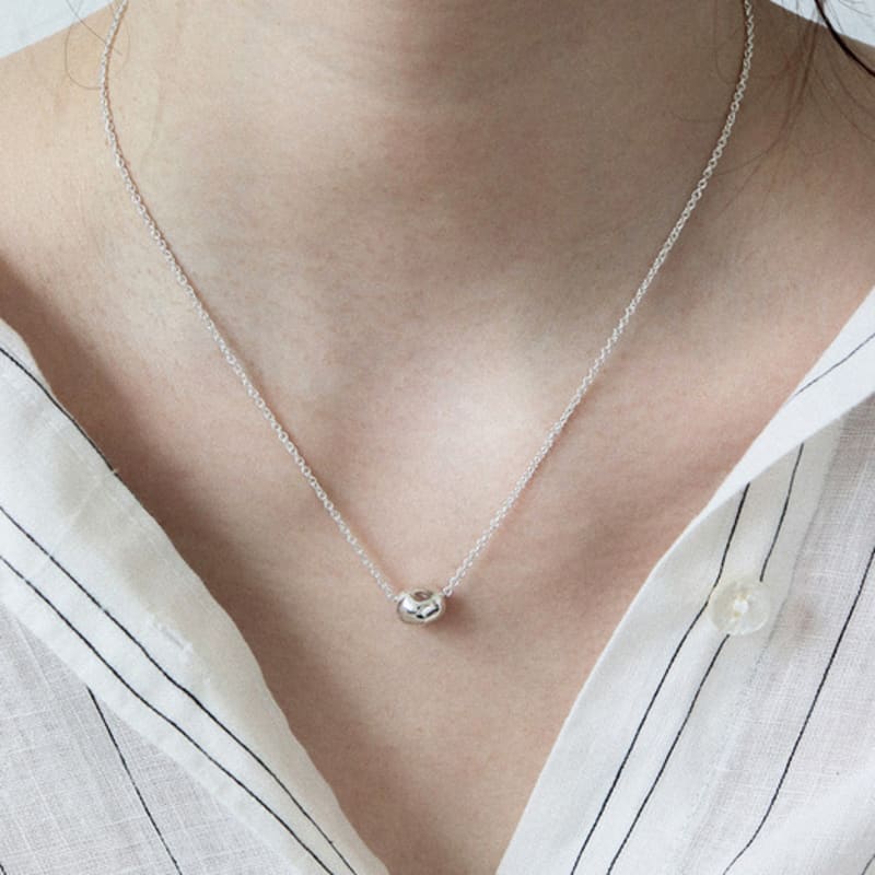 VINOOM bumpy ball necklace 45cm
VINOOM bumpy ball necklace 45cm