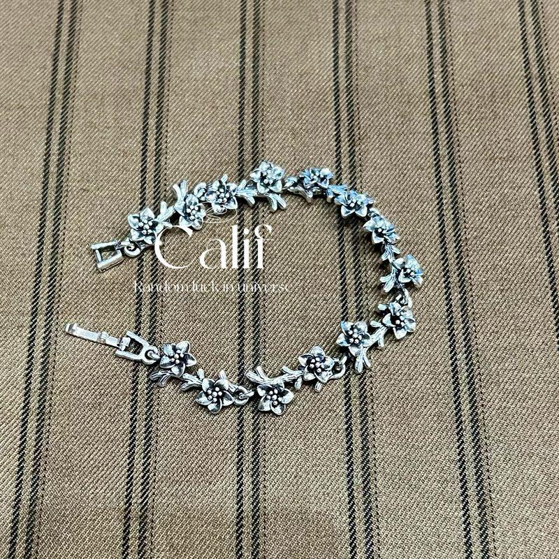 Retro Backflow Metal Bracelet Fashion Vintage Antique Antique Antique Court Exaggerated Vintage Bracelet
Retro Backflow Metal Bracelet Fashion Vintage Antique Antique Antique Court Exaggerated Vintage Bracelet