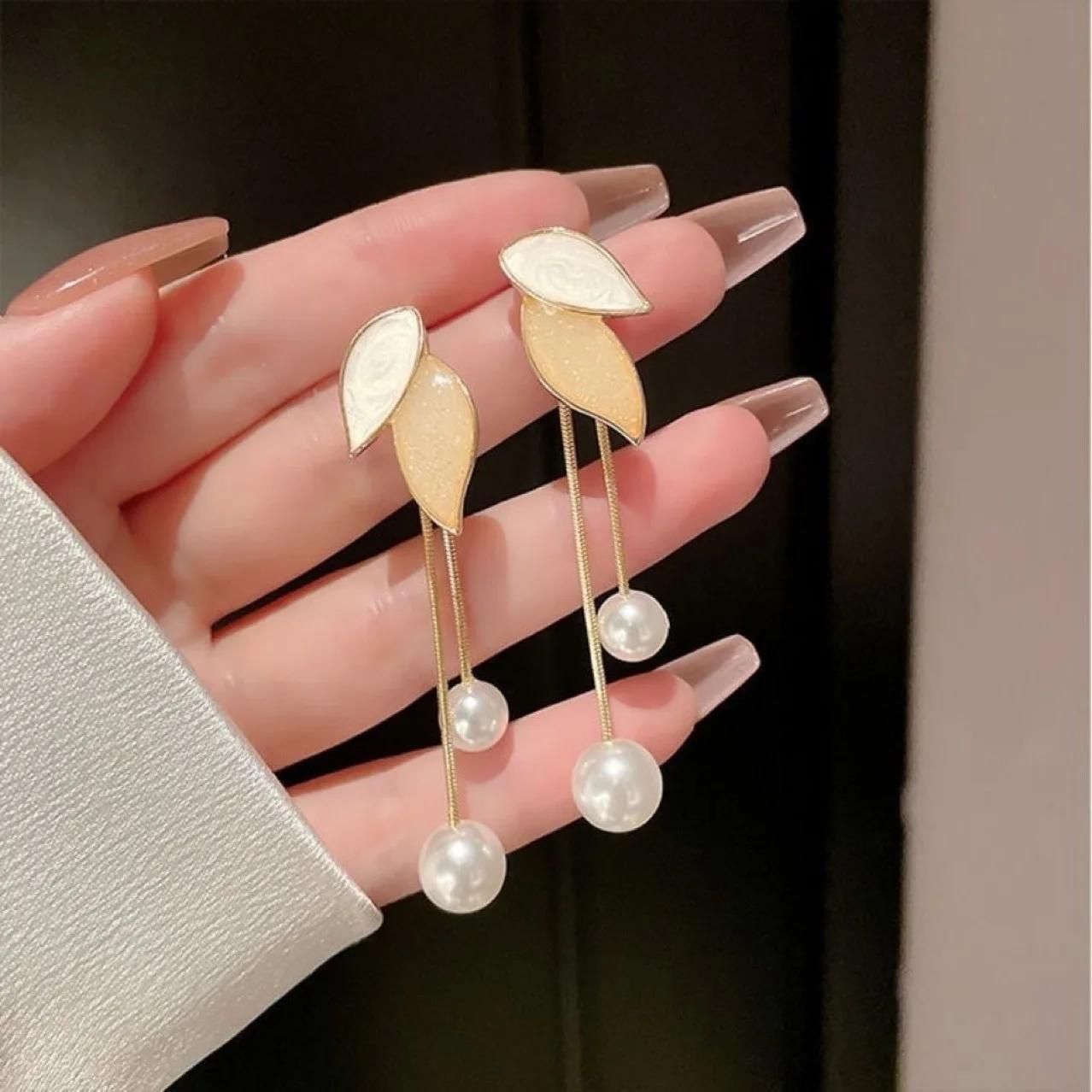 White Imitation Pearl Green Leaf Chain Tassel Long Drop Earring for Women Geometric Elegant Sweet Zircon Girl Gift
White Imitation Pearl Green Leaf Chain Tassel Long Drop Earring for Women Geometric Elegant Sweet Zircon Girl Gift