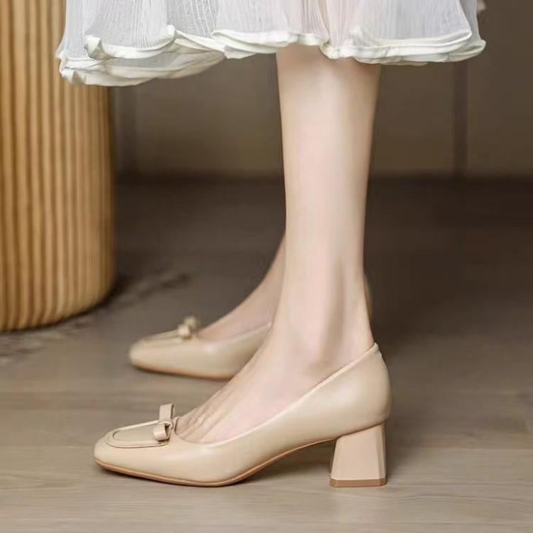 Французская мягкая кожа телесного цвета туфли на высоком каблуке квадратный носок вырез лодочкой бант весна и осень рабочие туфли на толстом каблуке одинарные туфли модные и удобные универсальные 40
Французская мягкая кожа телесного цвета туфли на высоком каблуке квадратный носок вырез лодочкой бант весна и осень рабочие туфли на толстом каблуке одинарные туфли модные и удобные универсальные 40