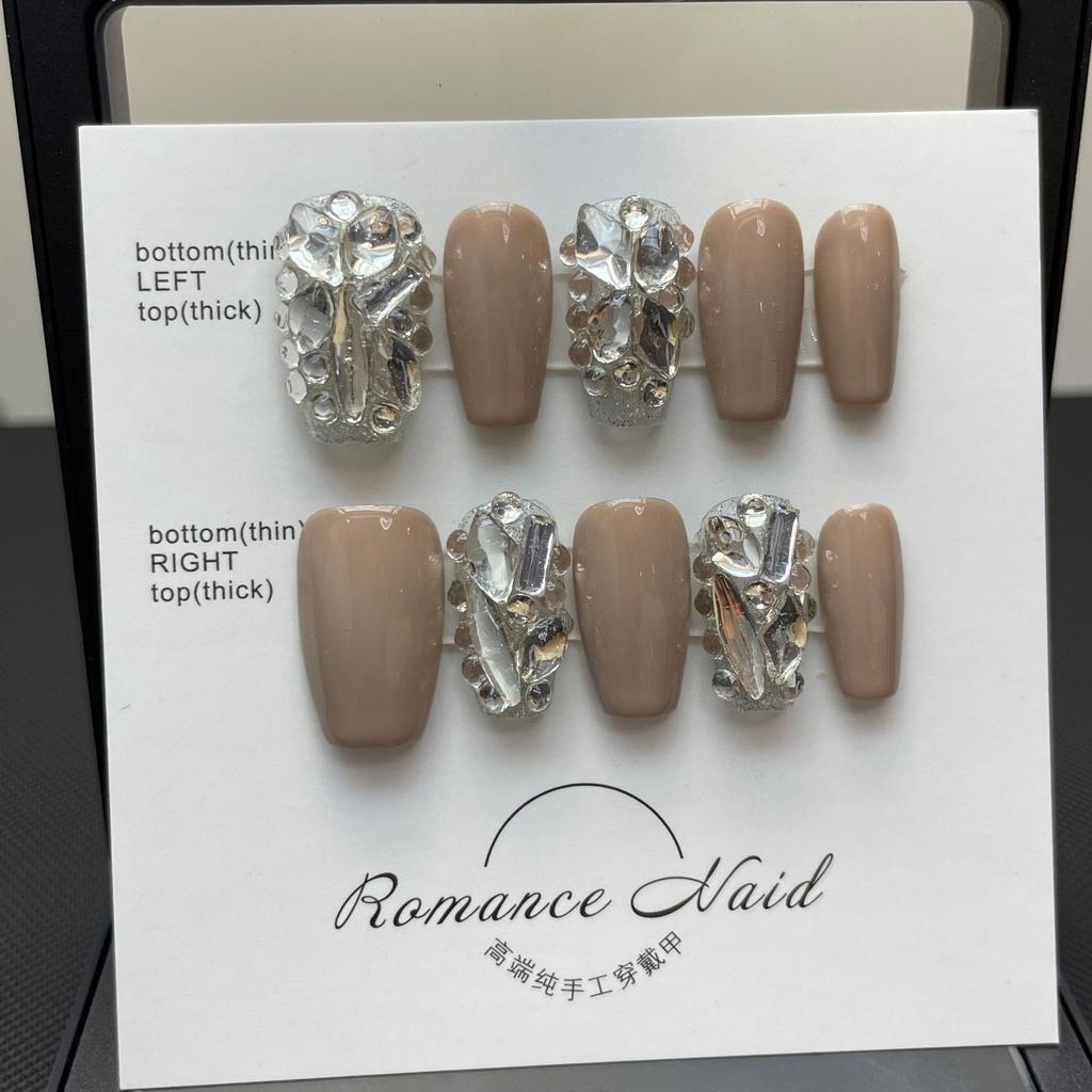 Искусственные ногти РУЧНОЙ РАБОТЫ Драгоценные камни молочно-кофейного цвета, украшенные блестящими грудами бриллиантов. Ногти для фототерапии. Многоразовые и съемные ногти. L
Искусственные ногти РУЧНОЙ РАБОТЫ Драгоценные камни молочно-кофейного цвета, украшенные блестящими грудами бриллиантов. Ногти для фототерапии. Многоразовые и съемные ногти. L