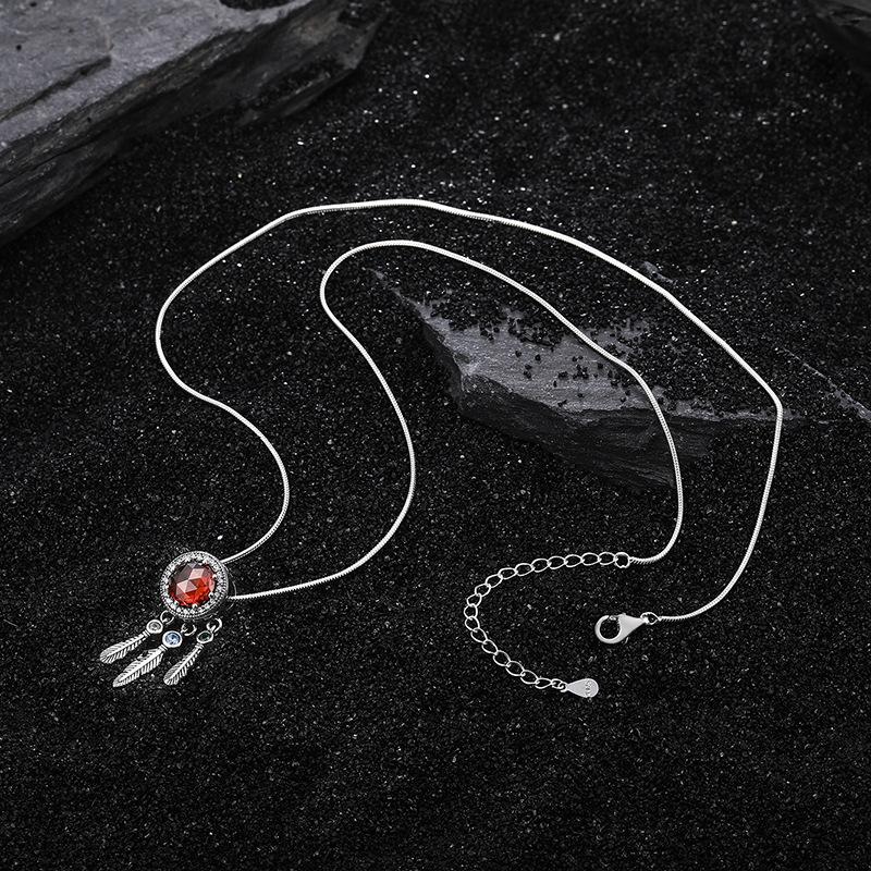 Ожерелье из стерлингового серебра S925, женское, нишевое, дизайн, чувство, персонализированный, красное стекло, подвеска-ловец снов, усовершенствованный, холодный, простой, универсальный
Ожерелье из стерлингового серебра S925, женское, нишевое, дизайн, чувство, персонализированный, красное стекло, подвеска-ловец снов, усовершенствованный, холодный, простой, универсальный