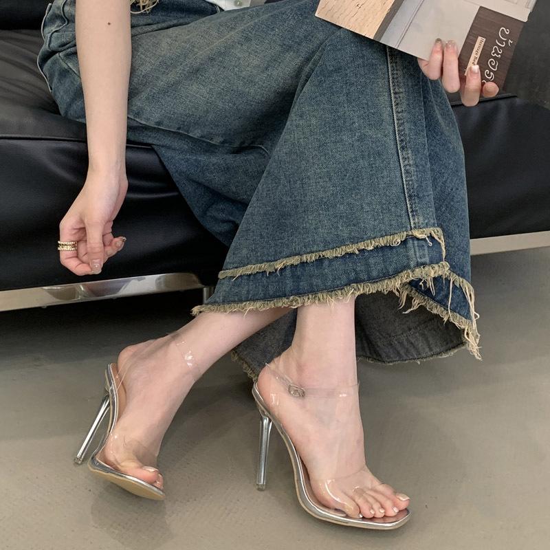 Beautiful transparent PVC one-word with crystal stiletto sandals, summer new square head open-toe buckle high heels 42 срібний
Beautiful transparent PVC one-word with crystal stiletto sandals, summer new square head open-toe buckle high heels 42 срібний