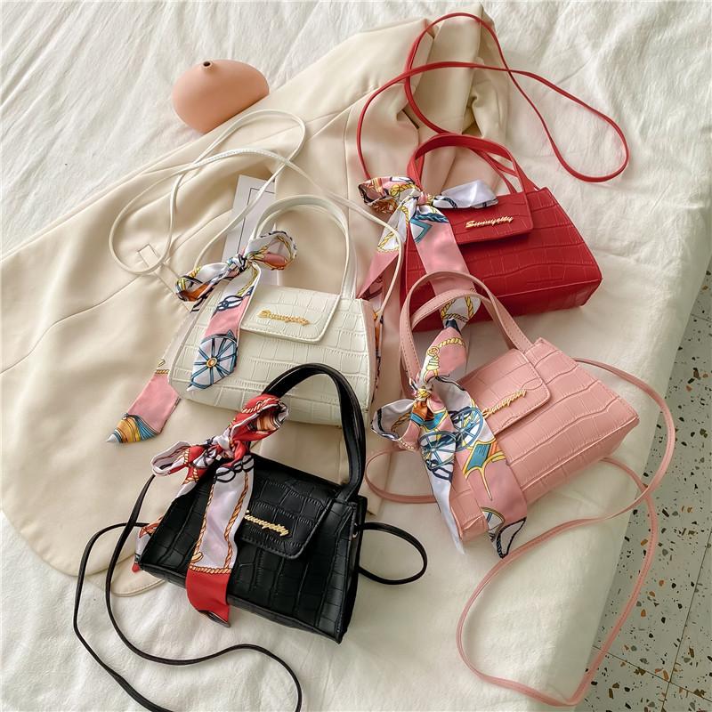 Stylish and simple handbag 2025 stone pattern shoulder messenger women s bag sweet silk scarf with mobile phone bag
Stylish and simple handbag 2025 stone pattern shoulder messenger women s bag sweet silk scarf with mobile phone bag