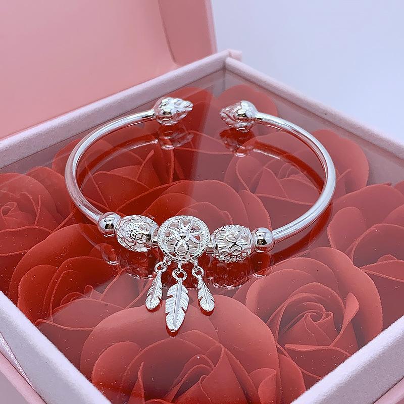 Модный девичий браслет
Модный девичий браслет