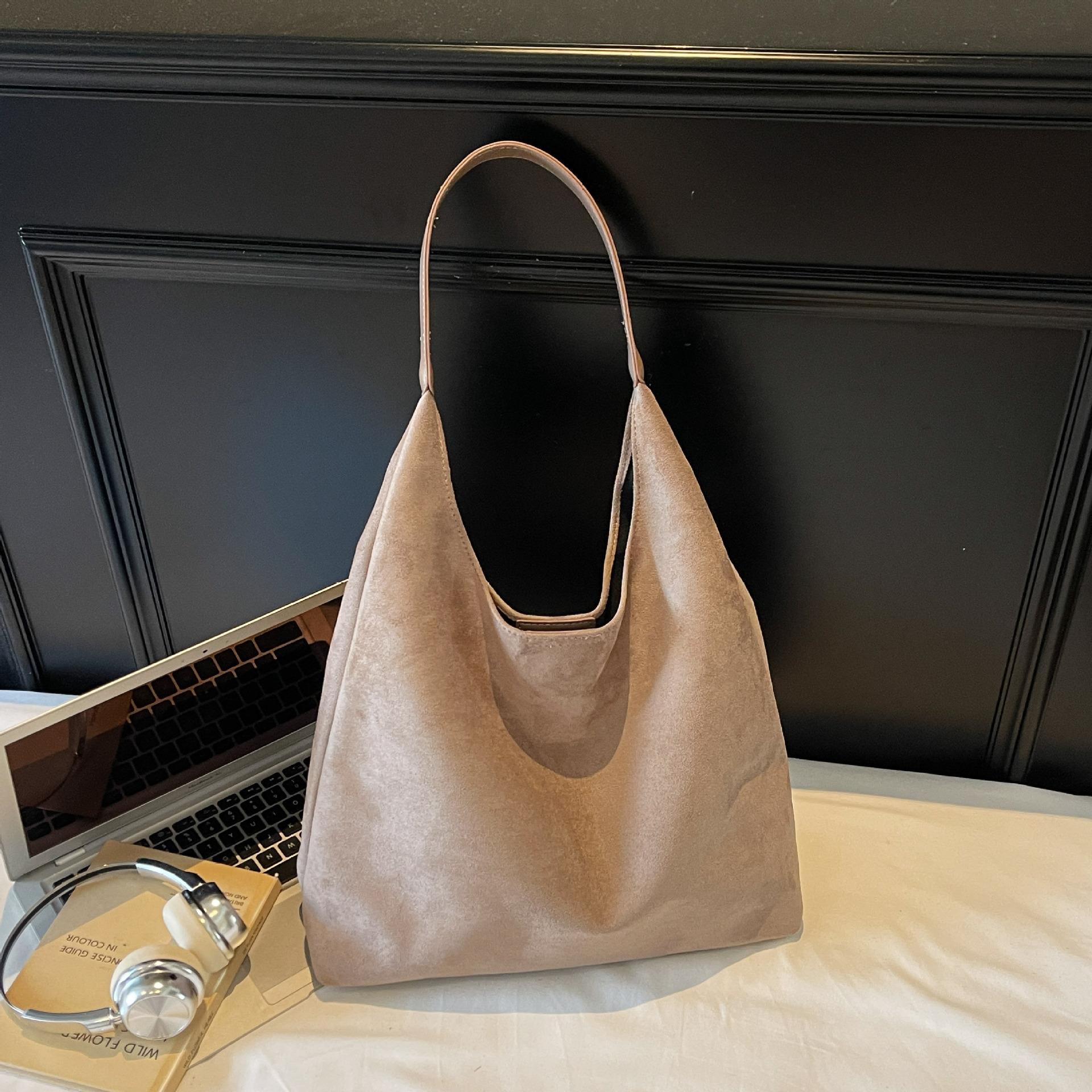 Winter Vintage Suede Frosted Tote Bag New Large Capacity Simple Bucket Bag Texture Versatile and Comfortable Composite Bag бежевый
Winter Vintage Suede Frosted Tote Bag New Large Capacity Simple Bucket Bag Texture Versatile and Comfortable Composite Bag бежевый