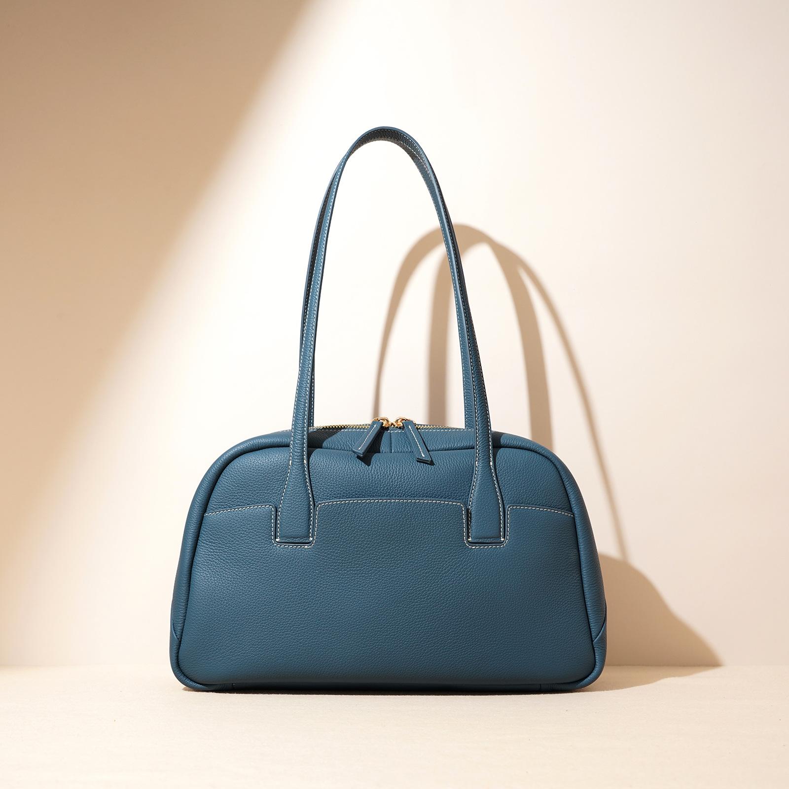 Leather Large Capacity Tote Bag Women s Fashionable Commuter Bowling Bag Hand-held One-shoulder Boston Bag
Leather Large Capacity Tote Bag Women s Fashionable Commuter Bowling Bag Hand-held One-shoulder Boston Bag