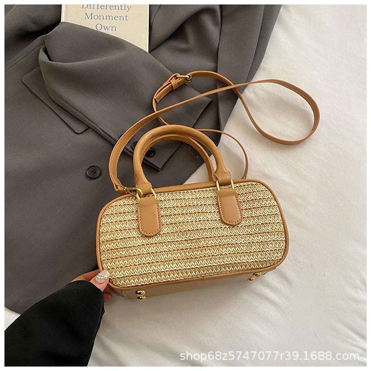 Niche design spring and summer new straw box bowling bag 2025 new versatile splicing shoulder handbag women
Niche design spring and summer new straw box bowling bag 2025 new versatile splicing shoulder handbag women