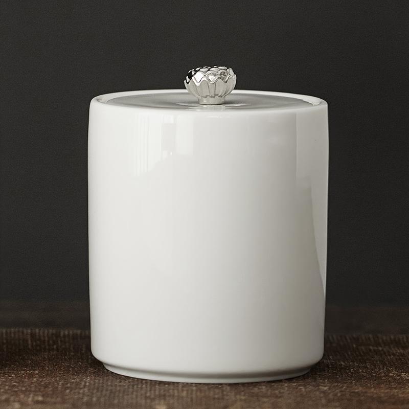 Modern White Porcelain Tea Jar Golden Crown Lid Portable Sealed Storage Jar Candy Nut Box Food Storage Container Home Decoration
Modern White Porcelain Tea Jar Golden Crown Lid Portable Sealed Storage Jar Candy Nut Box Food Storage Container Home Decoration