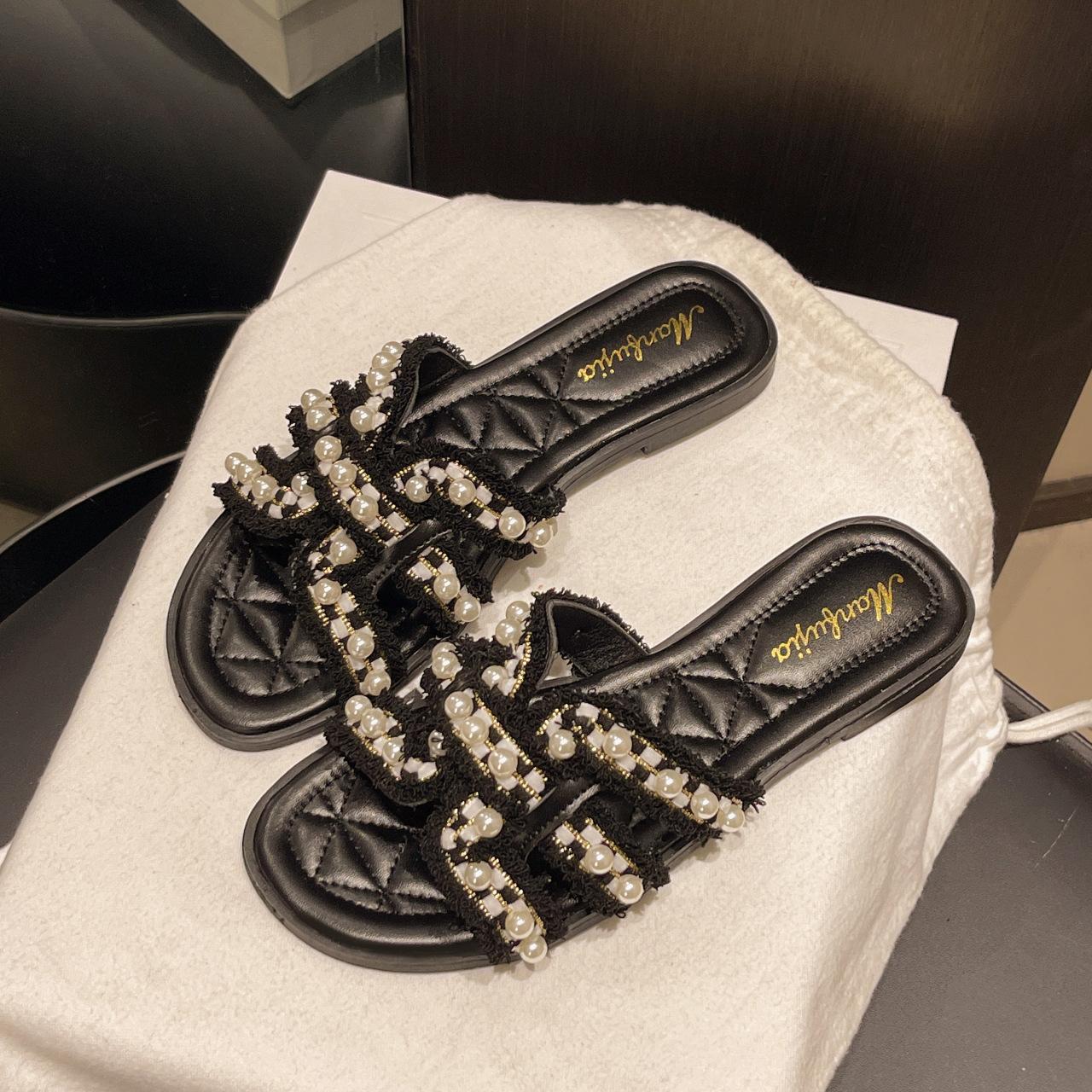 Internet celebrity small fragrant wind pearl slippers women s summer 2025 new wear flat beach one word sandals fashion with skirt 40 чёрный
Internet celebrity small fragrant wind pearl slippers women s summer 2025 new wear flat beach one word sandals fashion with skirt 40 чёрный