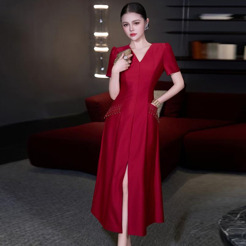 2026 Spring V-neck Beaded Midi Dress: European & American Style with Waist-cinching Short Sleeves and Pockets M
2026 Spring V-neck Beaded Midi Dress: European & American Style with Waist-cinching Short Sleeves and Pockets M