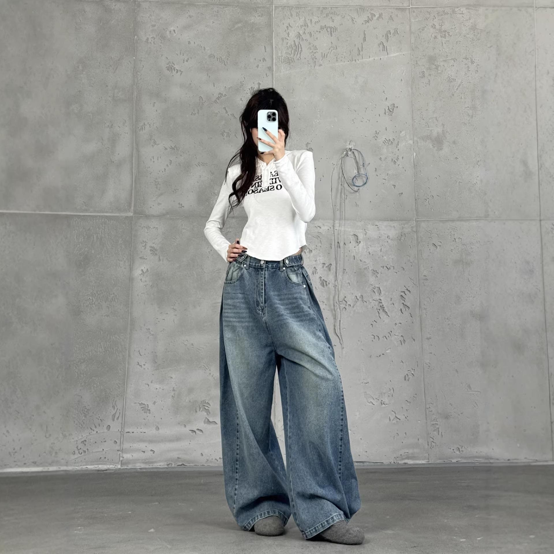 Retro Letter Print Half-Open Collar Long-Sleeve T-Shirt & High-Waisted Wide-Leg Jeans Set for Women L (recommended for 50-60 kg)
Retro Letter Print Half-Open Collar Long-Sleeve T-Shirt & High-Waisted Wide-Leg Jeans Set for Women L (recommended for 50-60 kg)