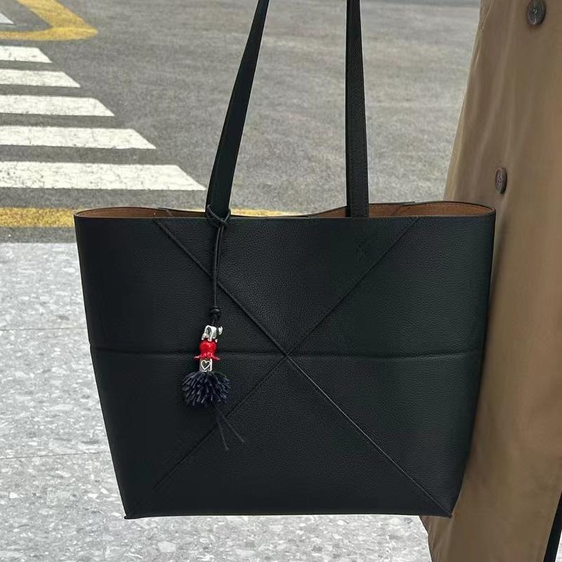 Стильный Деформируемый Складной Геометрический Tote Bag Натуральная Кожа Женская Коровья Кожа Сшивание Подмышечный Плечевой Length 32x Thickness 13x Height 30cm чёрный
Стильный Деформируемый Складной Геометрический Tote Bag Натуральная Кожа Женская Коровья Кожа Сшивание Подмышечный Плечевой Length 32x Thickness 13x Height 30cm чёрный