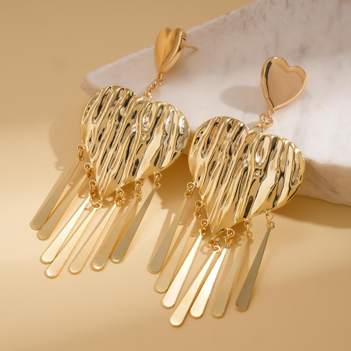 Модные серьги-подвески для женщин золотой
Модные серьги-подвески для женщин золотой