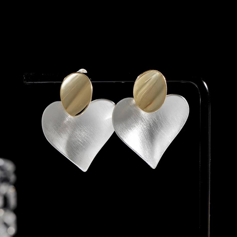Love design earrings for women, niche high-end luxury earrings, earrings with unique temperament
Love design earrings for women, niche high-end luxury earrings, earrings with unique temperament