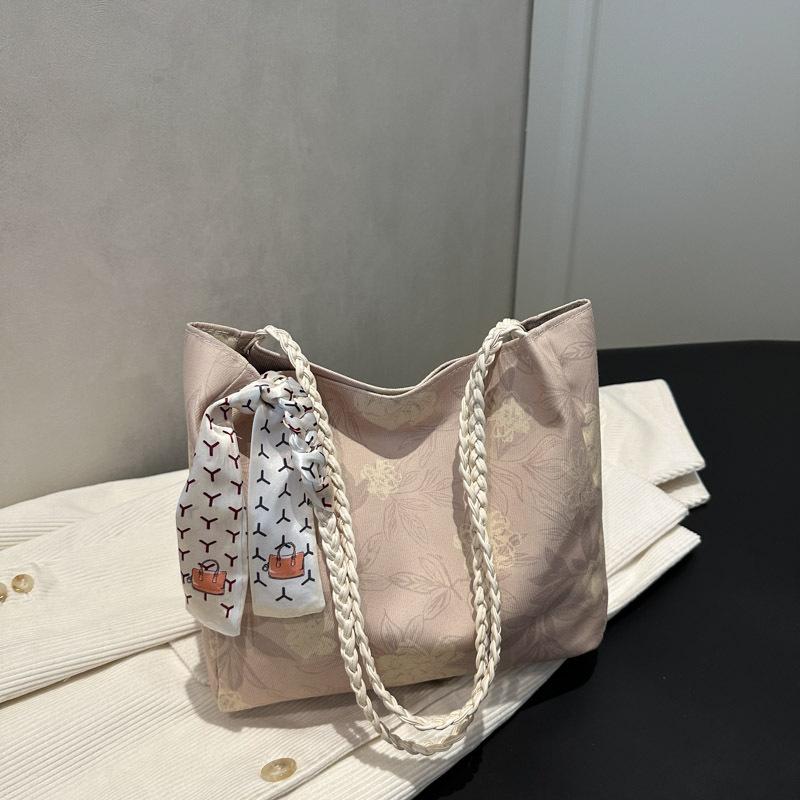 Simple texture, fashionable and casual personalized small square bag, summer new niche women s commuting shoulder bag розовый
Simple texture, fashionable and casual personalized small square bag, summer new niche women s commuting shoulder bag розовый