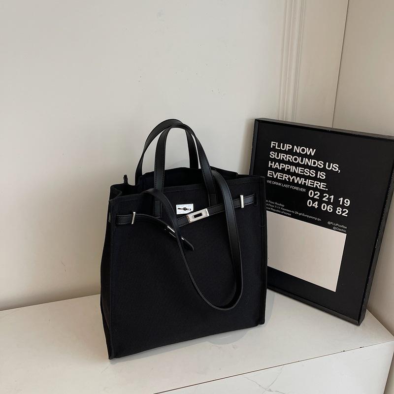 Chic Retro Patchwork Kelly Handbag with Large Capacity
Chic Retro Patchwork Kelly Handbag with Large Capacity