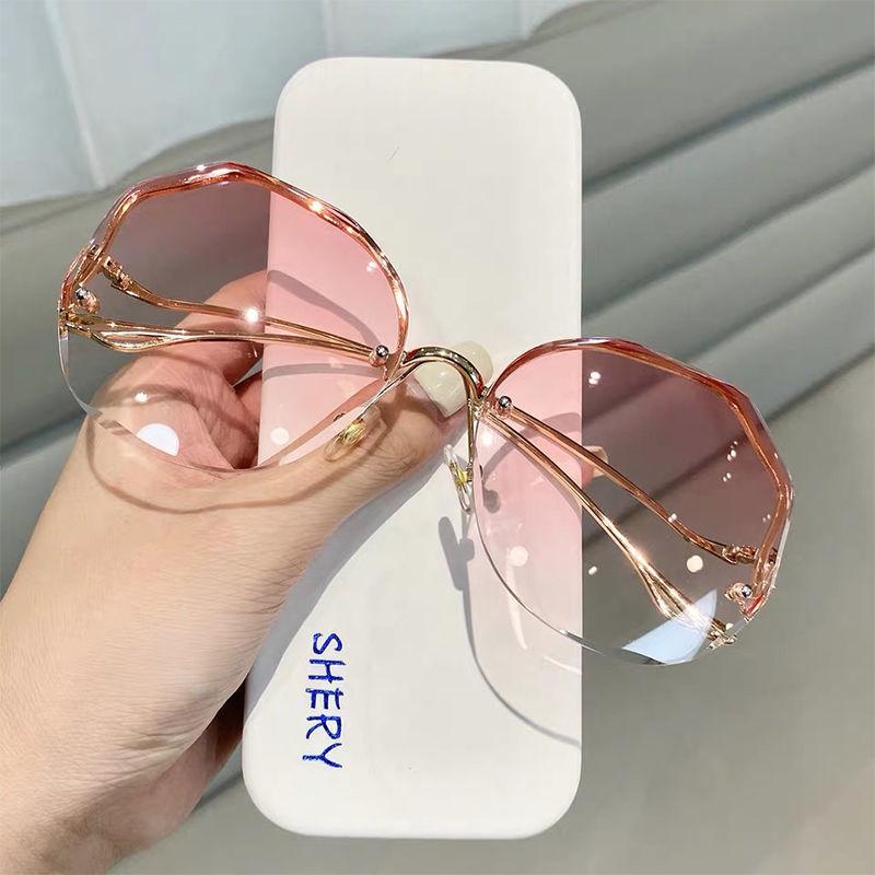 Oversized Rimless Circle Sunglasses Tinted Frameless Round Eyewear Vintage Gradient Y2K Glasses for Women Men
Oversized Rimless Circle Sunglasses Tinted Frameless Round Eyewear Vintage Gradient Y2K Glasses for Women Men