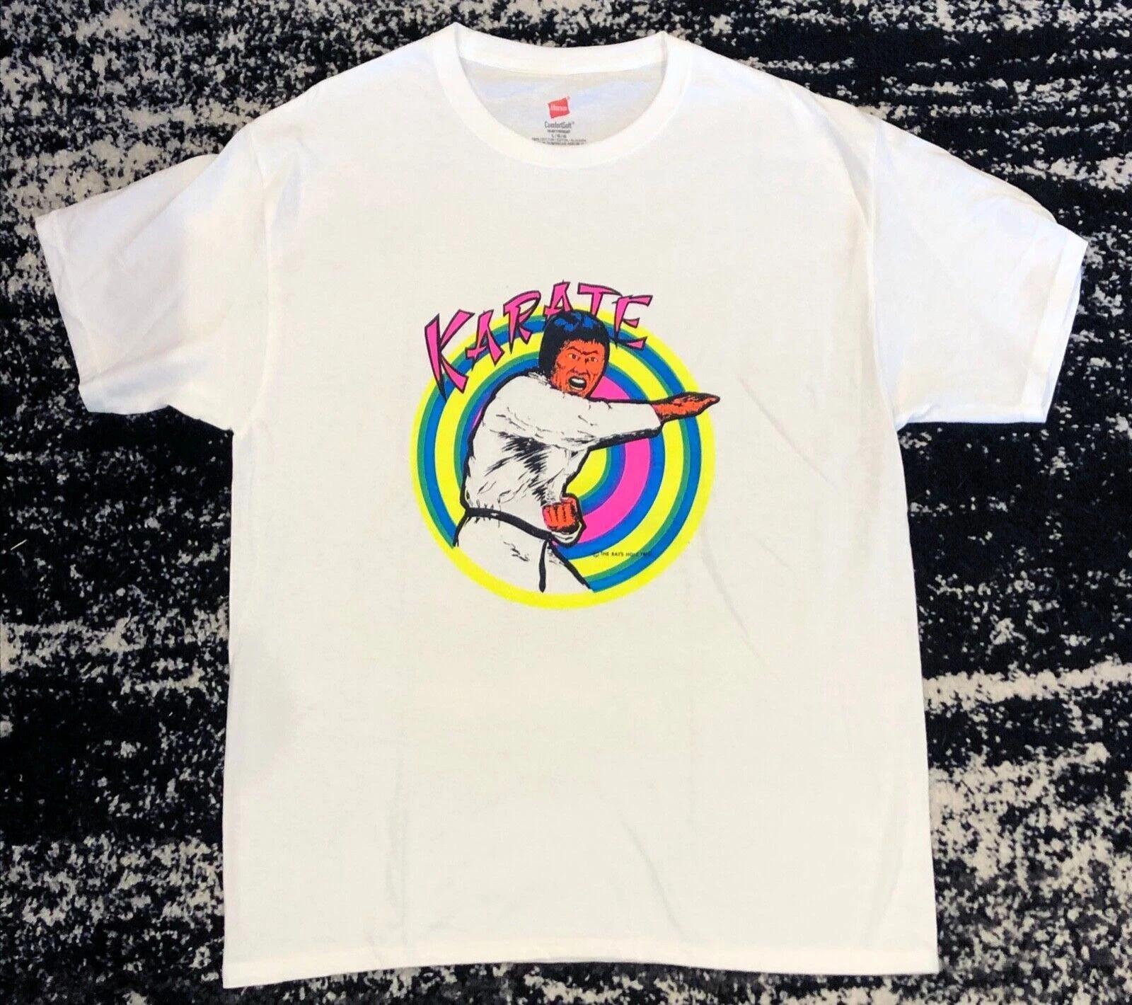Retro Novelty Tee T Shirt 70 s VINTAGE Iron On Rats Hole Karate Large L
Retro Novelty Tee T Shirt 70 s VINTAGE Iron On Rats Hole Karate Large L