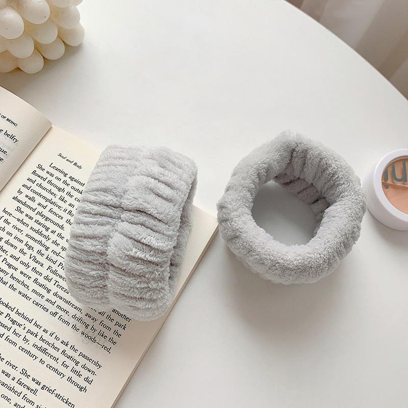 Спа-браслет для мытья полотенец, браслет для мытья лица, впитывающий браслет, повязка на запястье серый
Спа-браслет для мытья полотенец, браслет для мытья лица, впитывающий браслет, повязка на запястье серый