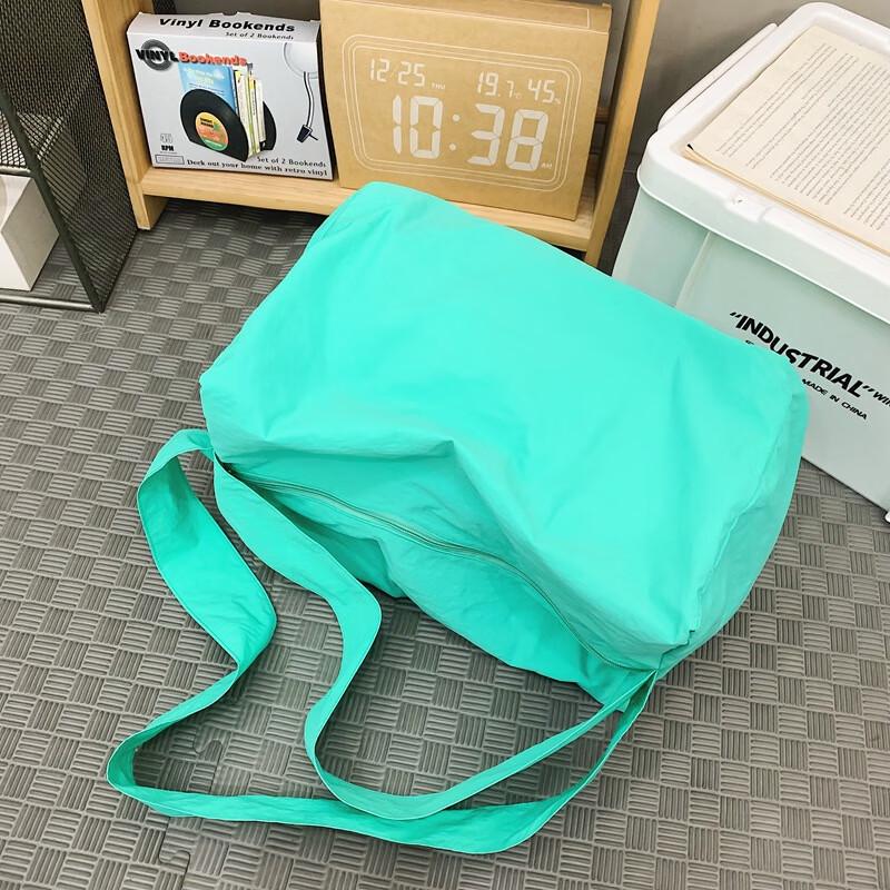 Waterproof Sport Gym Travel Shoulder Bag
Waterproof Sport Gym Travel Shoulder Bag
