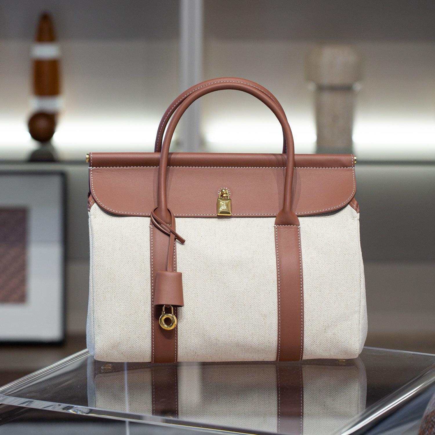 Новая кожаная женская сумка-тоут большой вместимости с откидным верхним слоем из коровьей кожи, универсальная сумка-тоут в стиле старых денег 31 x 24 x 17cm+strapless
Новая кожаная женская сумка-тоут большой вместимости с откидным верхним слоем из коровьей кожи, универсальная сумка-тоут в стиле старых денег 31 x 24 x 17cm+strapless