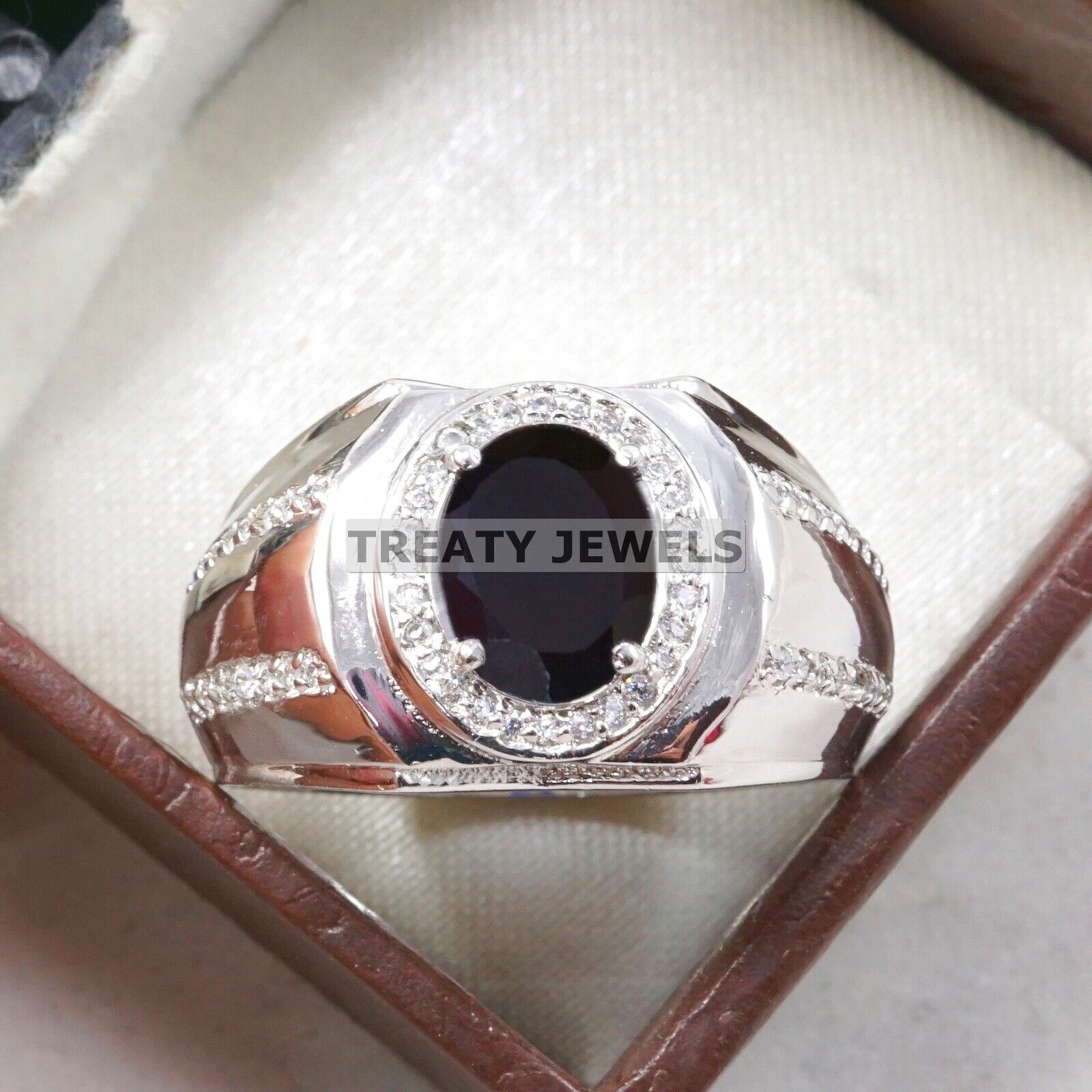 Black Onyx Oval Cut Gemstone With 925 Sterling Silver Ring For Men s #A833 JL375666936968 4-16 US срібний
Black Onyx Oval Cut Gemstone With 925 Sterling Silver Ring For Men s #A833 JL375666936968 4-16 US срібний